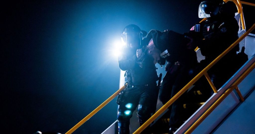 قاض يحذر من عواقب إذا تبين أن إدارة ترمب خالفت أمر وقف ترحيل