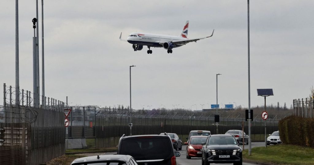 كيف أغلق حريق بمحطة كهرباء مطار هيثرو في لندن؟