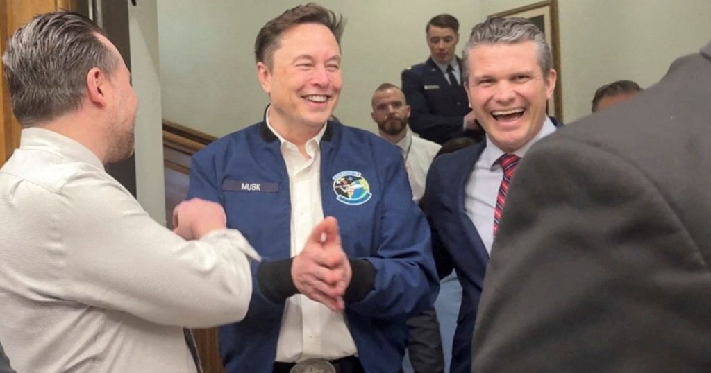 ماسك يعقد اجتماعاً في البنتاجون وسط جدل “تسريب خطط سرية”