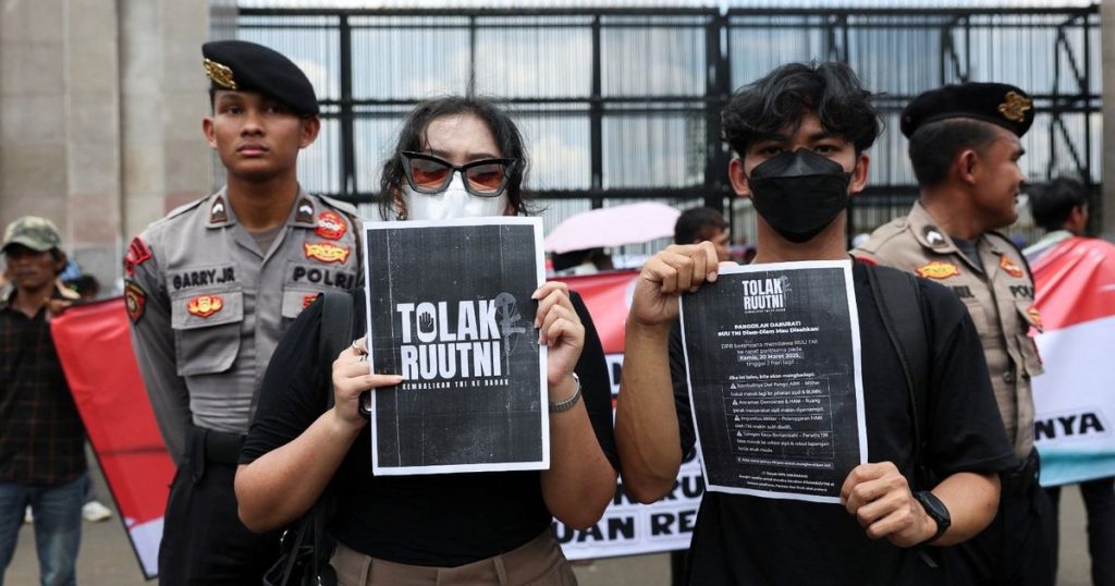 تعديلات بقانون الجيش تؤجج احتجاجات في إندونيسيا