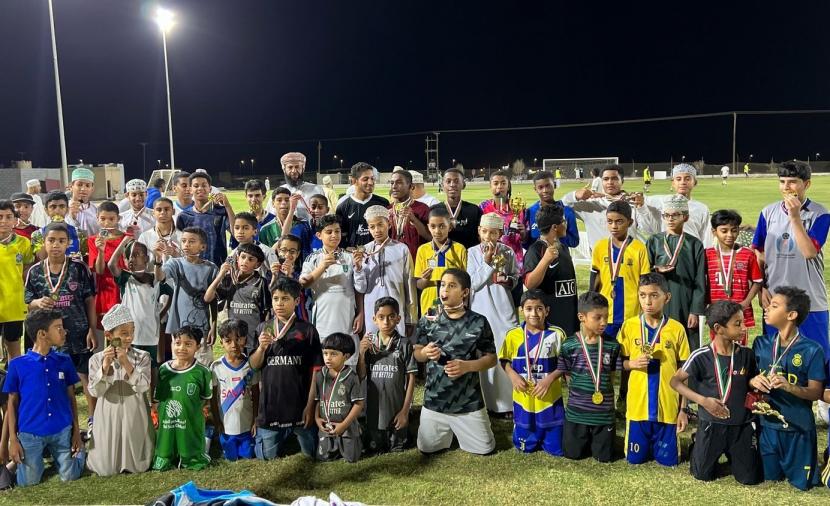 تتويج الفائزين في بطولة الفئات السنية بفريق العين الرياضي