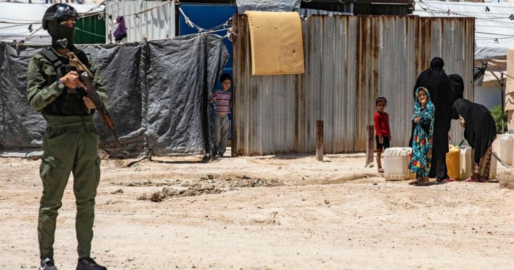 مخيمات سوريا.. مصير غامض بعد تعليق المساعدات الأمريكية