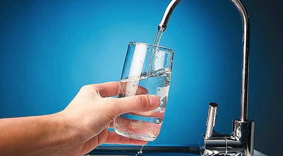 أضرار الإكثار من شرب الماء قبل النوم