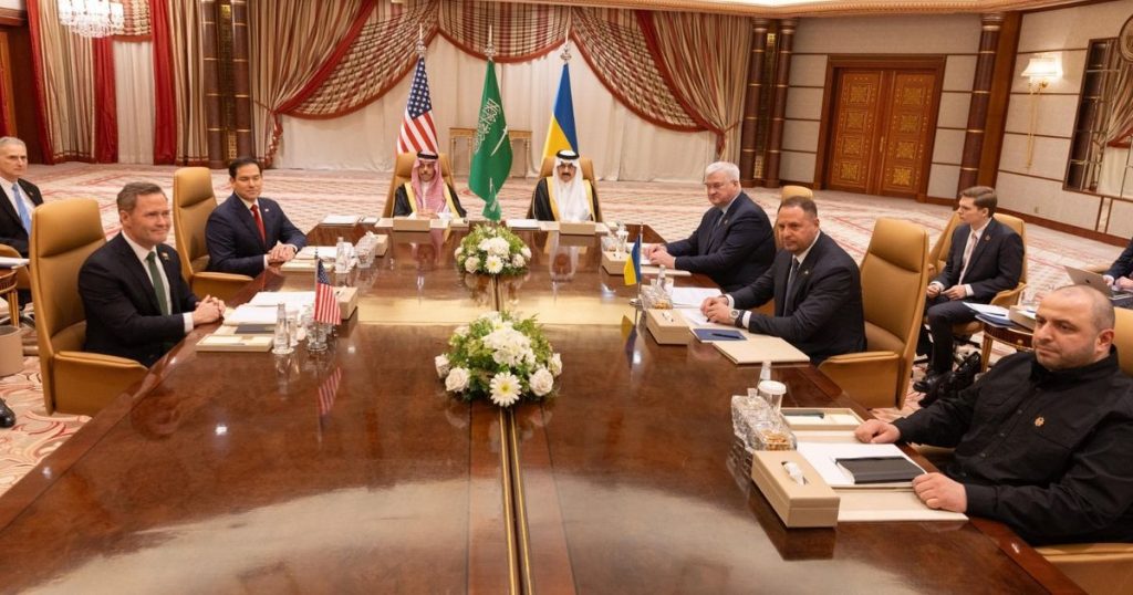 محادثات جدة.. أوكرانيا تقبل الهدنة وأميركا تأمل موافقة روسيا