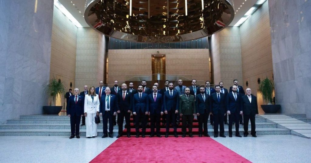 لجنة “الحوار السوري” لـ”الشرق”: الكفاءة معيار اختيار الحكومة