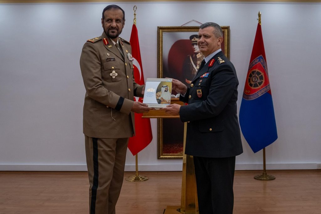 قائد الحرس الوطني يزور أكاديمية الدرك وقيادة الخدمات اللوجستية في أنقرة