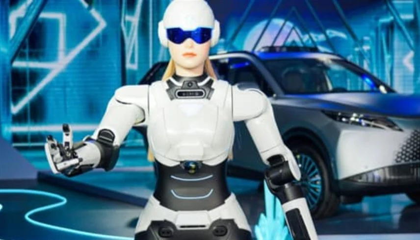 روبوت أنثوي يقتحم عالم بيع السيارات