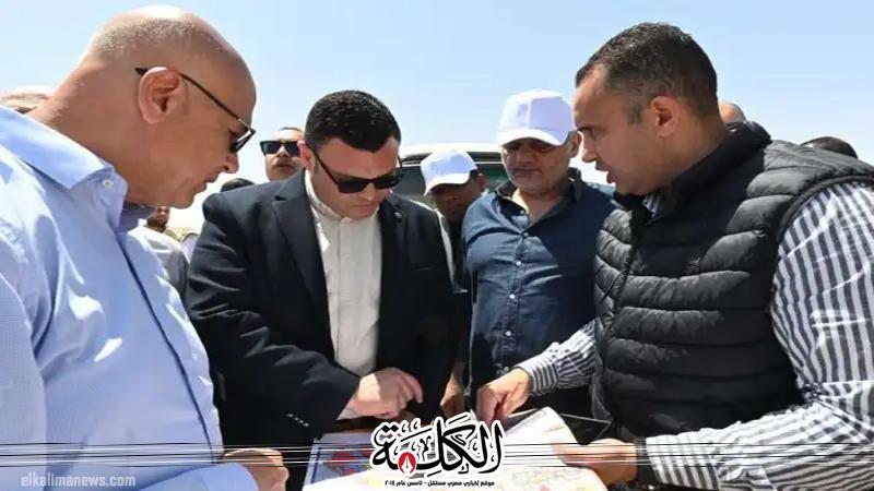 وزير الإسكان يتفقد أعمال رفع كفاءة طريق الازدواج وإنشاء سور منطقة الشانزلزيه وتطوير البوابات والمداخل بمركز مارينا | اقتصاد | بوابة الكلمة