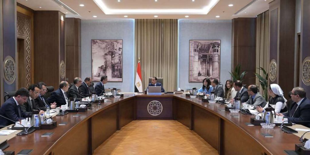 طبق البيض بـ100 وكيس السكر بـ30..الحكومة تنجح في تحقيق انخفاض أسعار السلع الأساسية