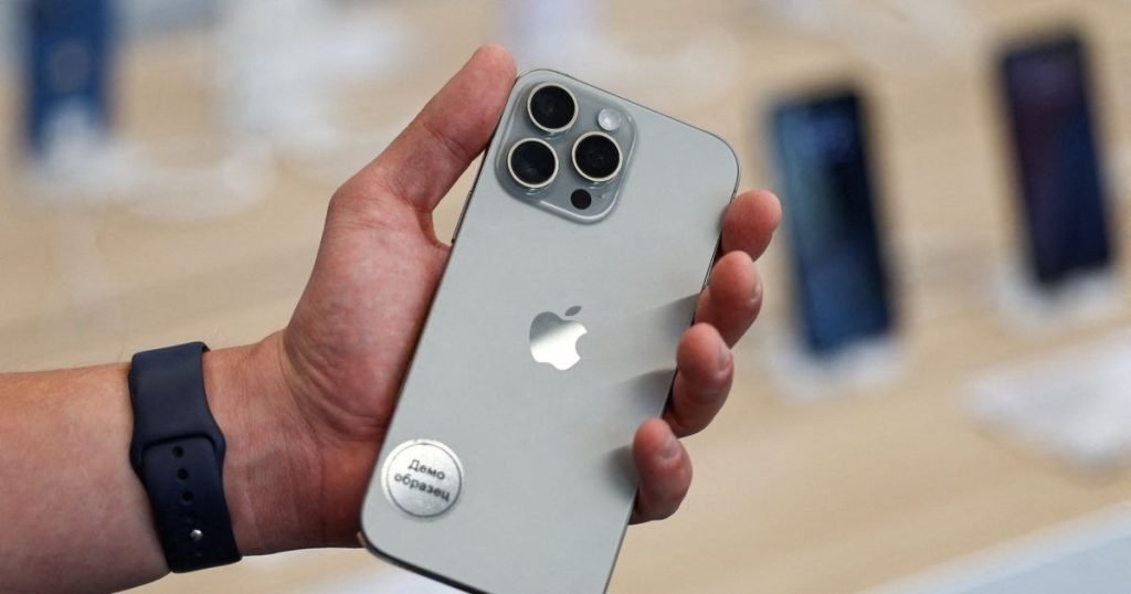 أبل تختبر iOS 18.5 وتستعد للكشف عن iOS 19 بعدة مزايا جديدة