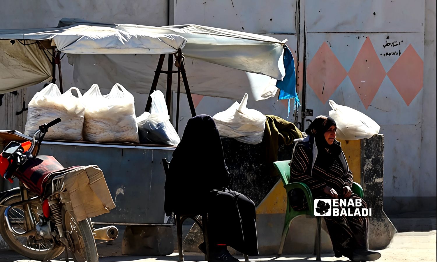 تشكل "بسطات" الخبز مصدر دخل رئيس لعدد كبير من الأسر في رأس العين وتل أبيض - 15 نيسان 2025 ()