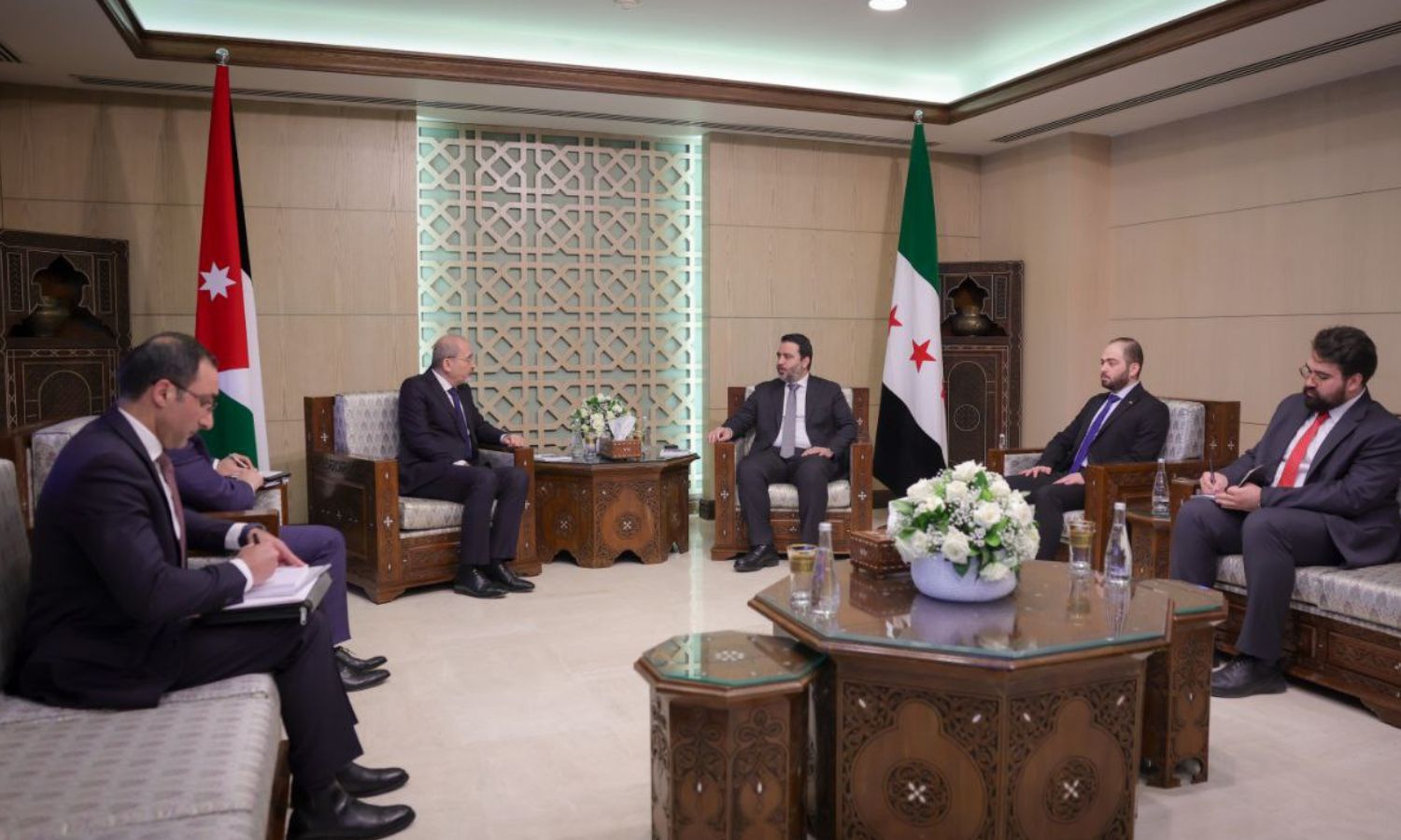 خلال اجتماع بين وزير الخارجية السورية أسعد الشيباني ونظيره الأردني أيمن الصفدي - 17 نيسان 2025 (وزارة الخارجية السورية)