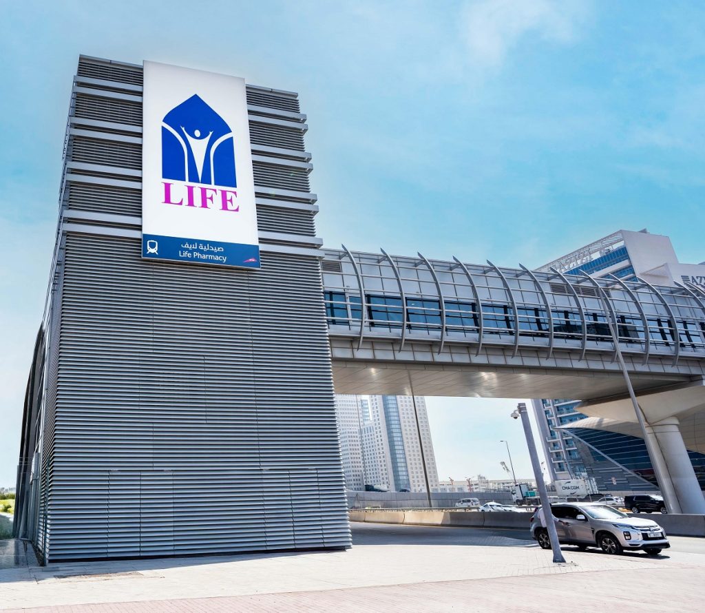 طرق دبي” تمنح حقوق تسمية محطة مترو إلى “صيدلية لايف