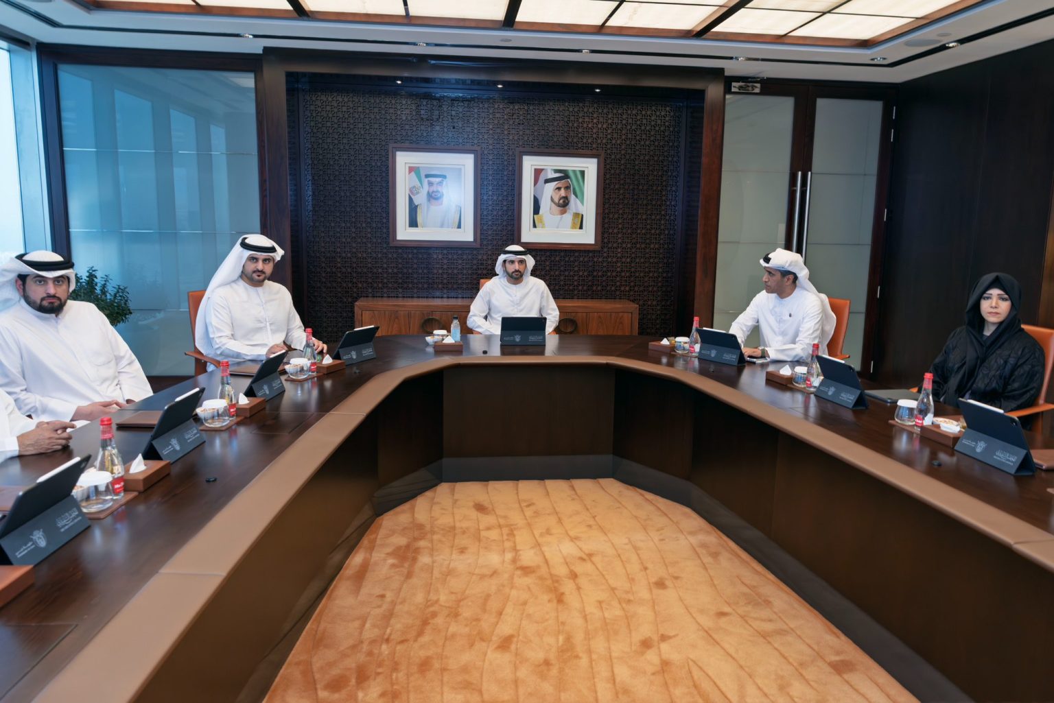 حمدان بن محمد: برؤية محمد بن راشد.. دبي تضع مقاييس نوعية جديدة للرعاية الأُسَريّة والصحة والتعليم والبناء الذكي