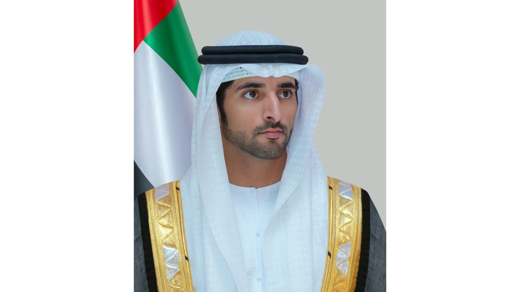 حمدان بن محمد يعزي في وفاة علي السادة مدير دفاع مدني دبي السابق