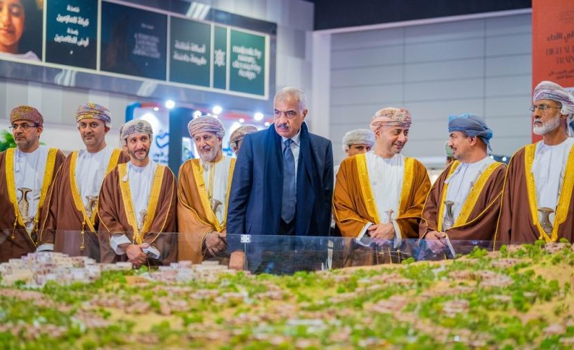 السيد بلعرب يفتتح مؤتمر ومعرض عُمان العقاري.. و2.3 مليار ريال قيمة استثمارات 9 اتفاقيات شراكة وتطوير في المدن المُستقبلية