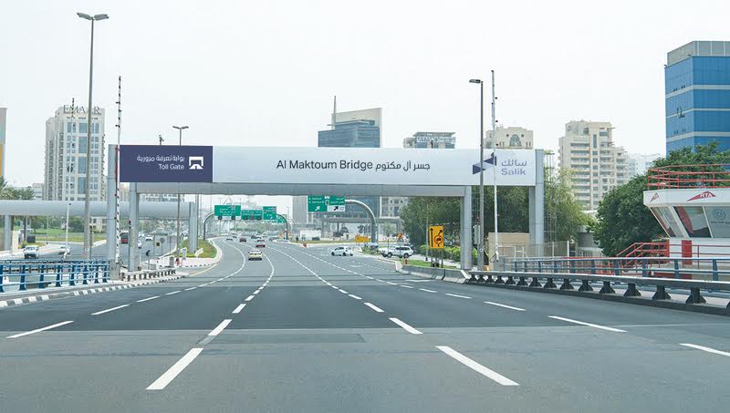 بوابة “جسر آل مكتوم” يوم الأحد وبعد العاشرة مساء : هل مازالت مجانية بعد تطبيق “التعرفة المرنة” لـ”سالك”؟