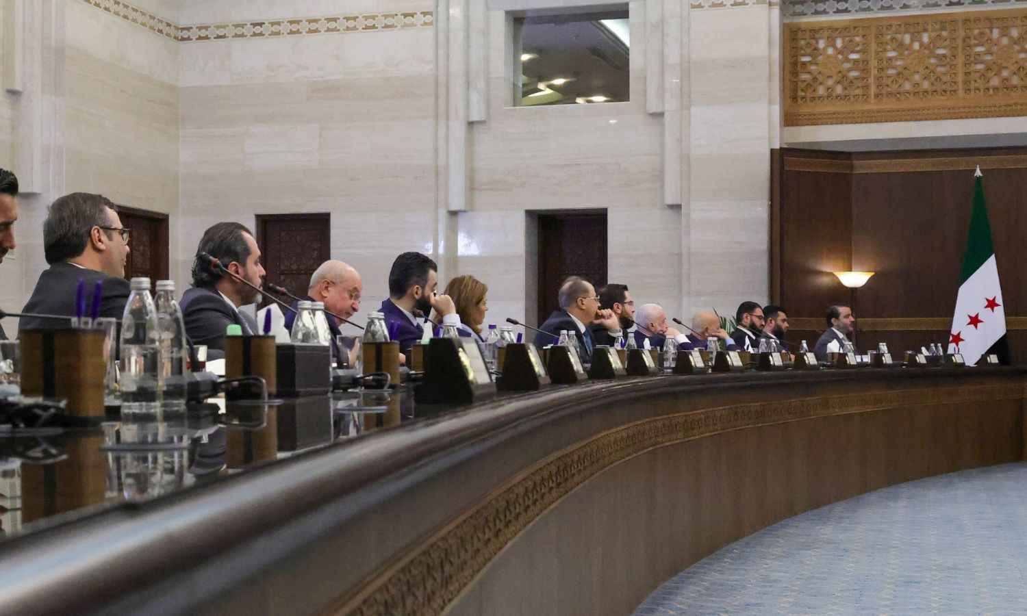 وزير المالية السوري خلال الجلسة الثانية لمجلس الوزراء 30 من أيار 2025 (الرئاسة السورية)