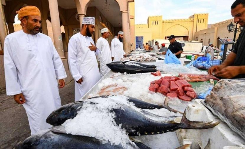 انخفاض مستمر في أسعار الأسماك بأسواق المحافظات