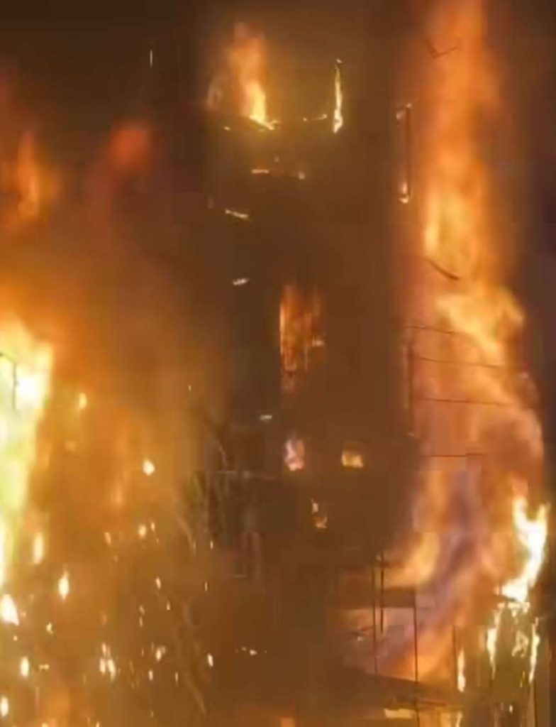 القصة الكاملة لحريق مطعم ميدان سفير .. النار أكلت كل حاجة
