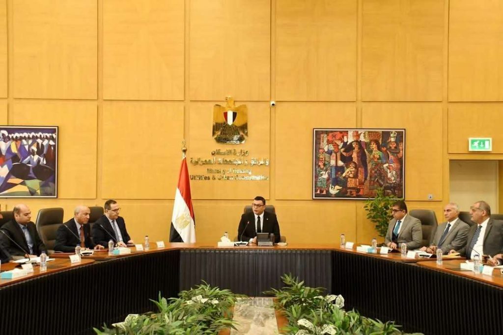 وزير الإسكان يتابع سير العمل في مشروع حدائق تلال الفسطاط
