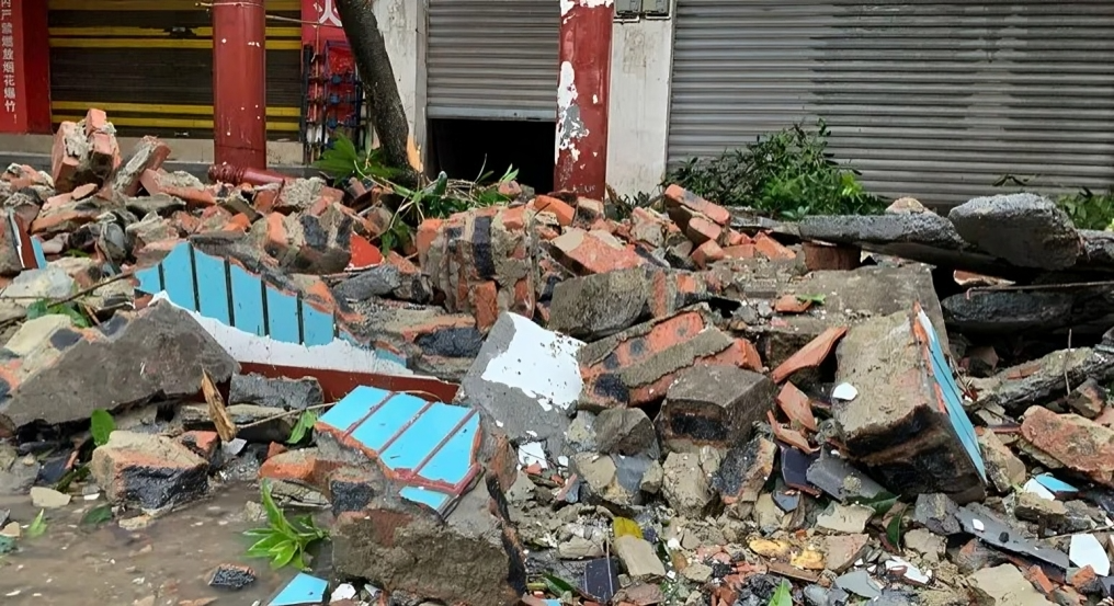 زلزال يضرب عددًا من محافظات مصر وسكان القاهرة يشعرون به