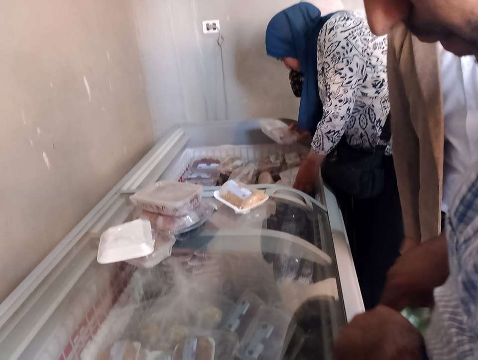 ضبط نصف طن لحوم فاسدة بطوخ.. حملة موسعة تفضح مصانع “بلا هوية” في القليوبية