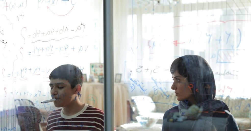 مخرج إيراني يخشى العودة لطهران بعد عرض فيلمه في مهرجان كان