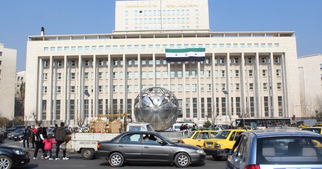 سوريا: منحة قطرية لتسديد الرواتب بعد استثناء أميركي