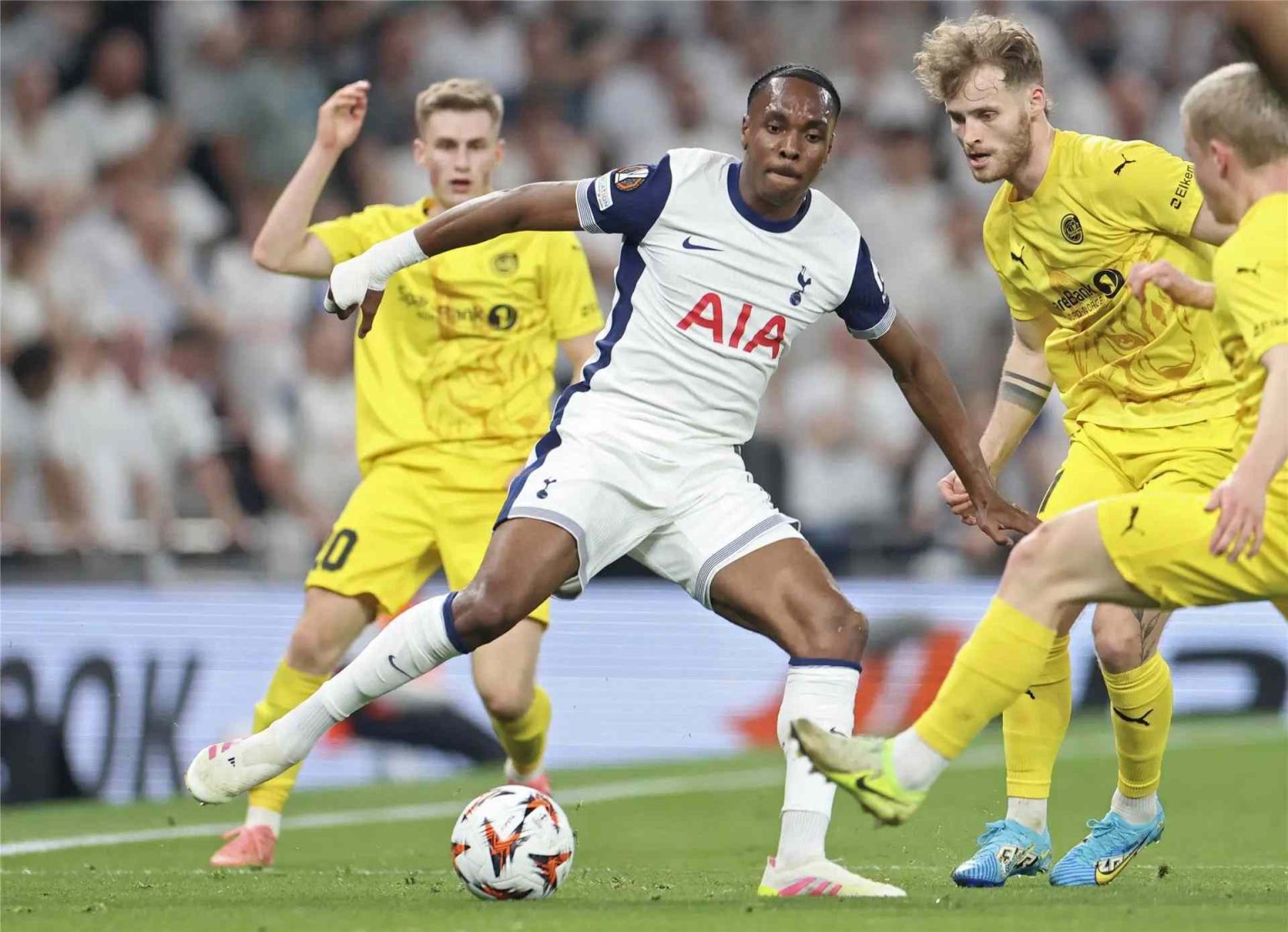 توتنهام هوتسبير يضمد جراحه بثلاثية في بودو جليمت بالدوري الأوروبي