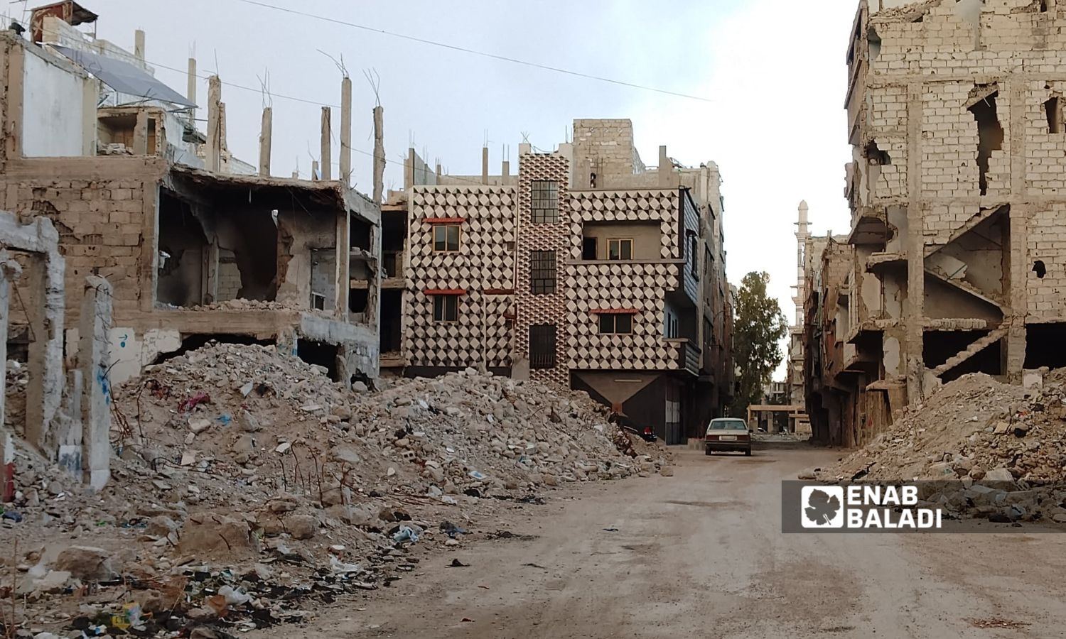 منزل مرمم حديثًا بين الدمار في مخيم اليرموك بدمشق- 10 شباط 2025 (/عمر علاء الدين)
