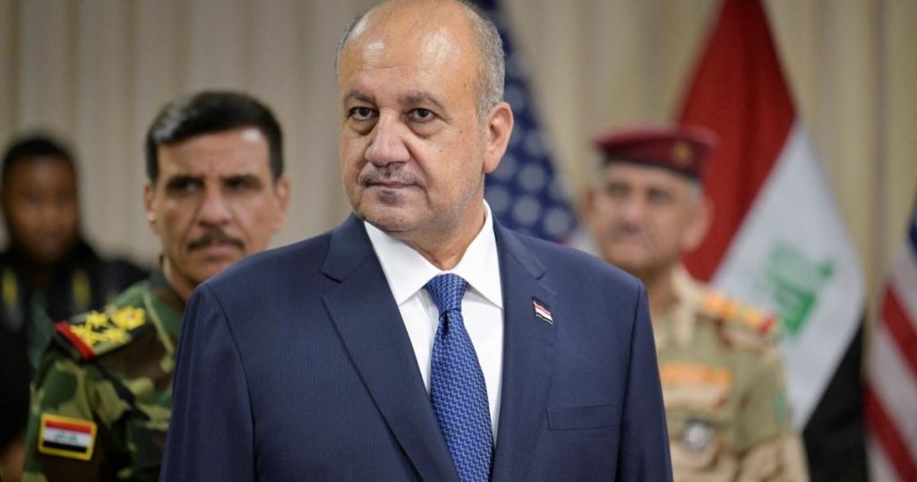 وزير دفاع العراق: نضغط لنزع السلاح المنفلت ونحترم حكومة دمشق
