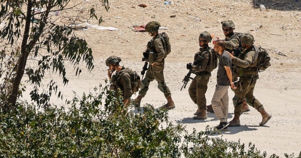 “دروع بشرية”.. الجيش الإسرائيلي يستغل الفلسطينيين بشكل ممنهج