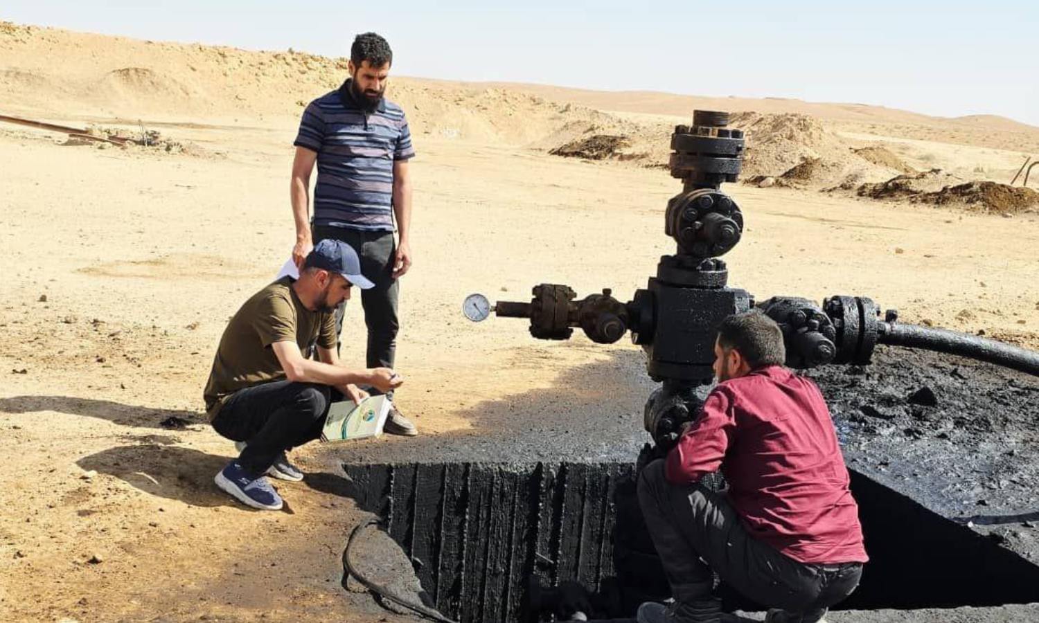 زيارة ميدانية لتقييم آبار النفط في حقول دير الزور - 25 أيار 2025 (وزارة الطاقة السورية)
