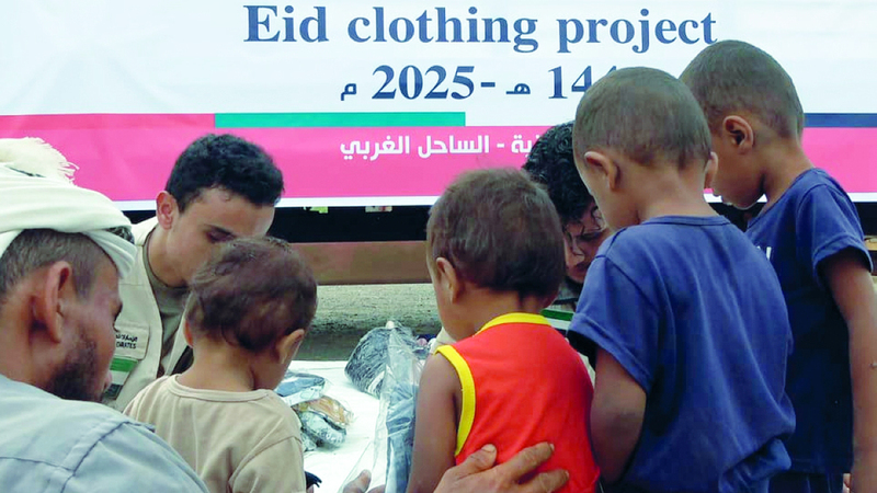 «الهلال الأحمر» تدعم كسوة العيد والأضاحي في محافظتين يمنيتين