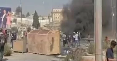 مستوطنون يهاجمون قرى شرق رام الله.. وحرائق في ممتلكات الفلسطينيين