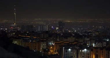 قصف صهيوني يستهدف مطار بايام بمدينة كرج غربي العاصمة الإيرانية