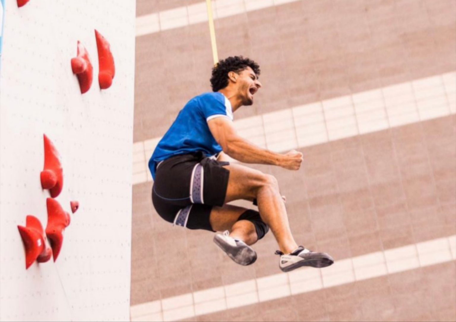 البطل الكويتي ناصر بورجيب يحطم الرقم العربي في تسلق السرعة ويدخل تاريخ اللعبة عالمياً