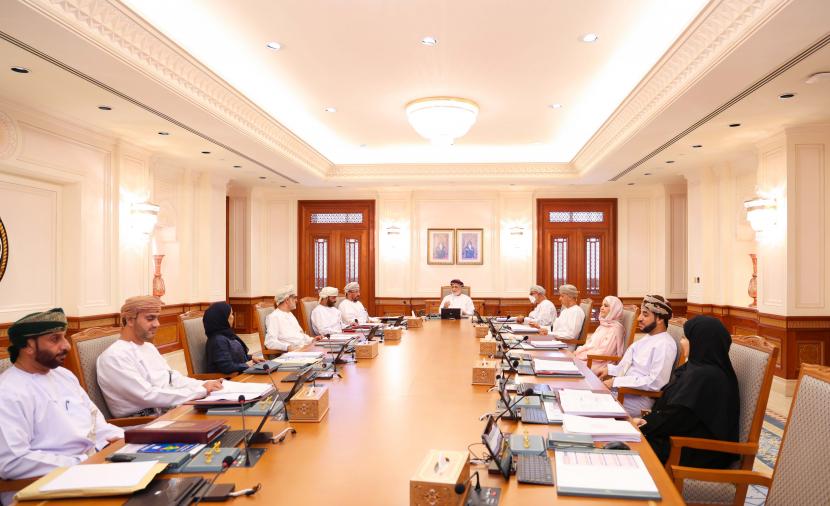 مكتب الدولة” يناقش دراسة “آلية تنويع مصادر الدخل في سلطنة عمان