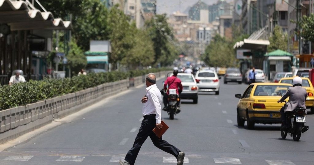 طوارئ البحرين والكويت عقب ضرب إيران.. والجوار: لا تأثير نووي