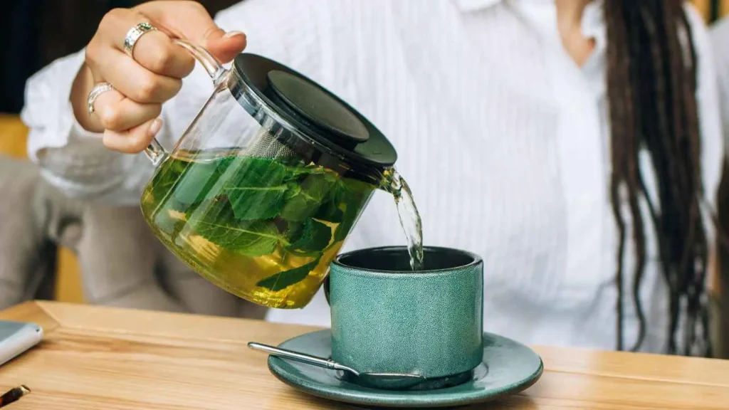 ماذا يحدث لكبدك إذا شربت الشاي الأخضر يوميا؟