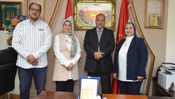 بالتعاون مع 