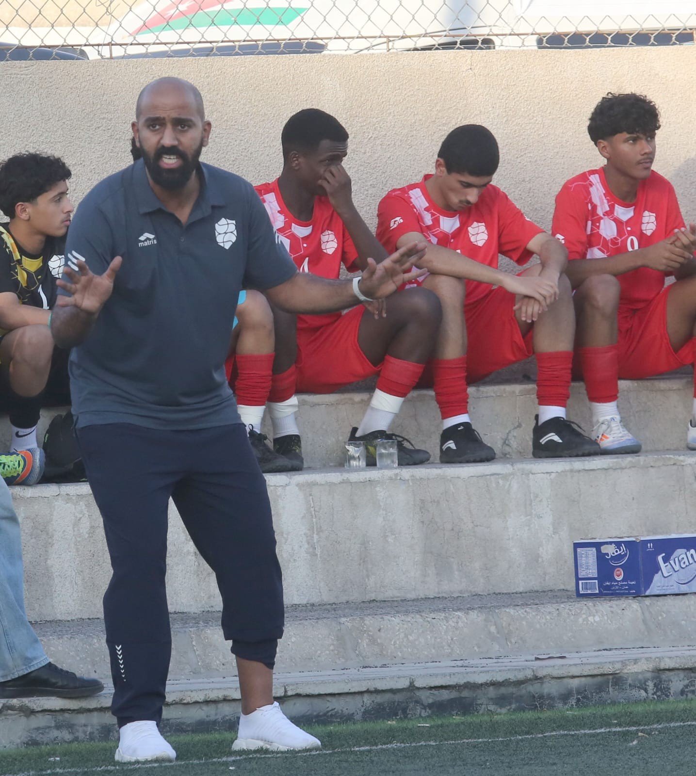 الأحمر المدرسي (2).jpg