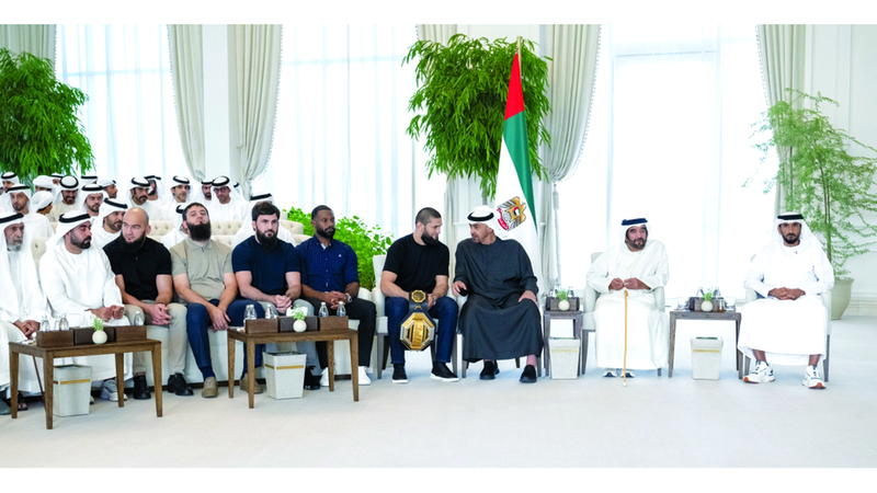 رئيس الدولة يستقبل بطل العالم في الوزن المتوسط بمنافسات «يو إف سي»