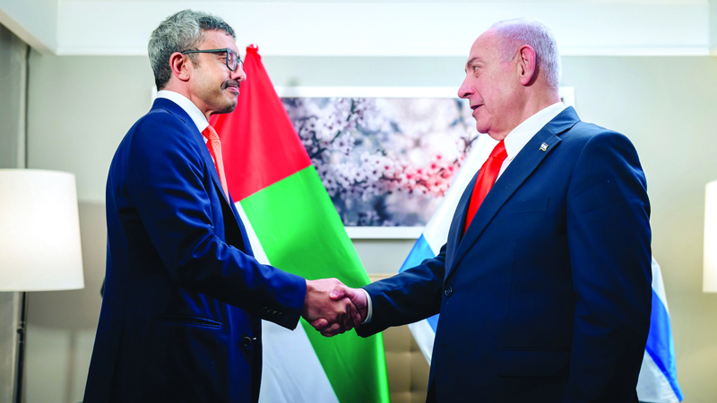 عبدالله بن زايد يشدد خلال لقائه رئيس الوزراء الإسرائيلي على ضرورة إنهاء الحرب في غزة