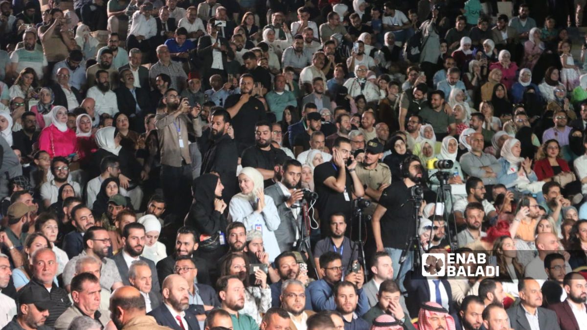 جانب من الحضور الشعبي خلال حفل افتتاح قلعة حلب - 27 أيلول 2025 (/ محمد مصطو)