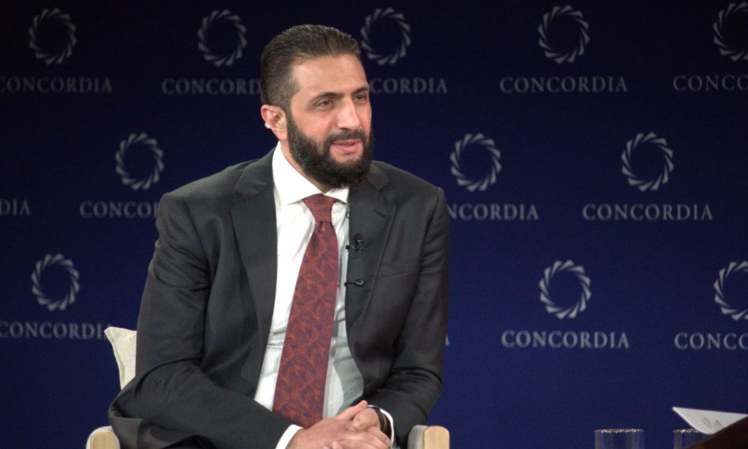 الرئيس السوري في المرحلة الانتقالية أحمد الشرع في قمة كونكورديا بنيويورك - 22 أيلول 2025 (Concordia/ إكس)