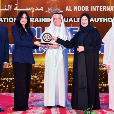تكريم مدرسة النور العالمية بالدرع الذهبي من قبل هيئة جودة التعليم والتدريب – الوطن