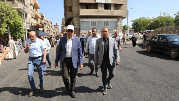 بتكلفة 580 ألف جنيه.. رصف وتوسعة الطريق بشارعي بورسعيد والمحكمة بأبوقرقاص
