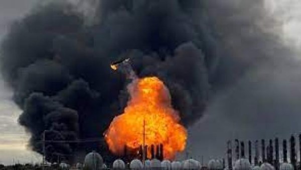 سوريا .. إنفجار ضخم في ريف دير الزور يسفر عن 3 إصابات